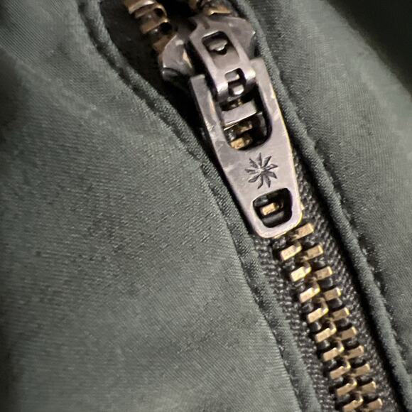 Athleta Run With It 14" Skort Skirt Size XL Olive Green Stretch Zip Pocket - Picture 11 of 11